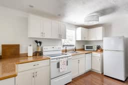 Cozy Coastal Retreat Near Beach & Dining - Image 4