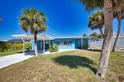 Waterfront Cottage w/ Dock & Gulf Beach Nearby - Image 4